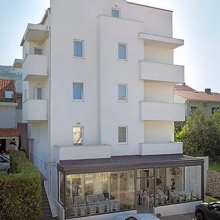 Intermezzo 4* Pag Town